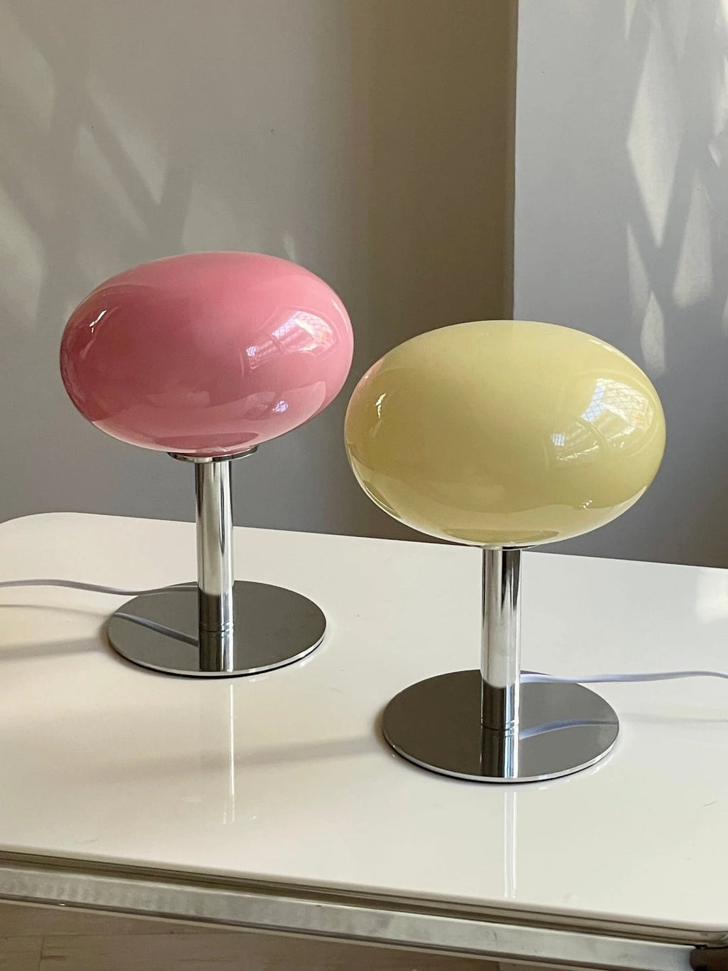 Los dos colores de la Lumi Moon, rosa y beige, uno al lado del otro