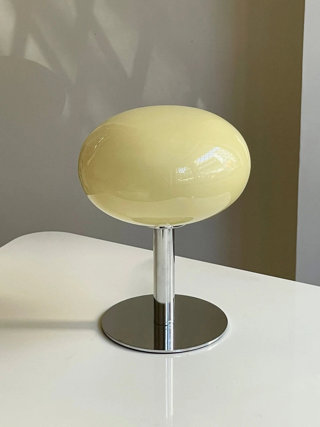 Lumi Moon beige apagada, de día